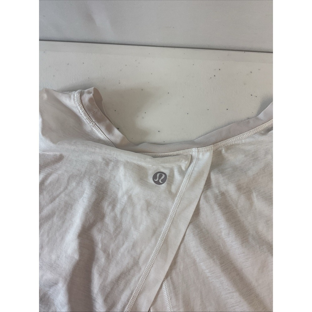 lululemon size 8  T LOT  4 Pieces, white skort, maroon hotty hot, tanks - Picture 11 of 16